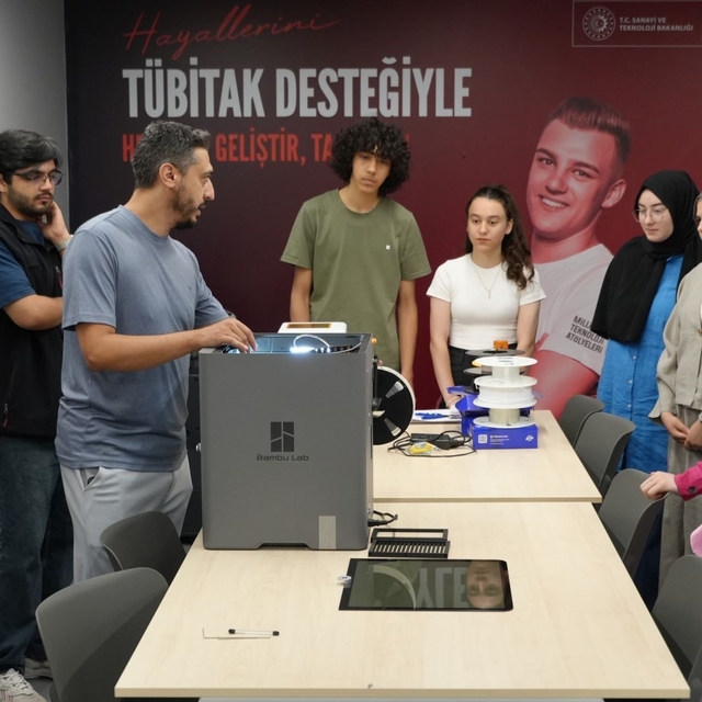 KBÜ'de lise öğrencileri dijital üretim ve yapay zeka eğitimi alıyor