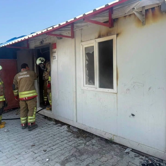Antakya'da konteyner kentte çıkan yangın kontrol altına alındı