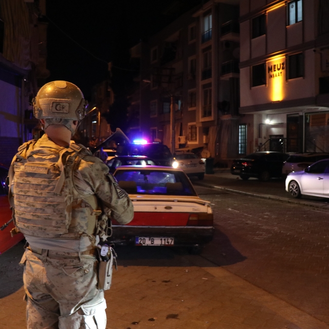 Denizli'de 53 yılla aranan 2 firari JASAT'ın sıkı takibinden kaçamadı
JASAT...