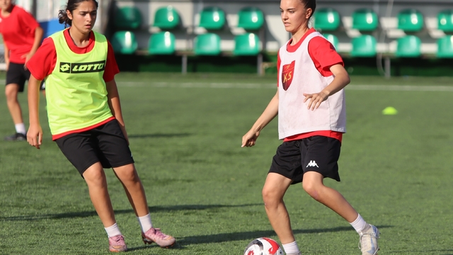 Kayseri Kadın Futbol Kulübü, Süper Lig'e hazırlanıyor
Kayseri Kadın Futbol Kulübü Teknik Sorumlusu Enes Karakaya:
"Hedefimiz bu sene ligde kalıcı olmak"