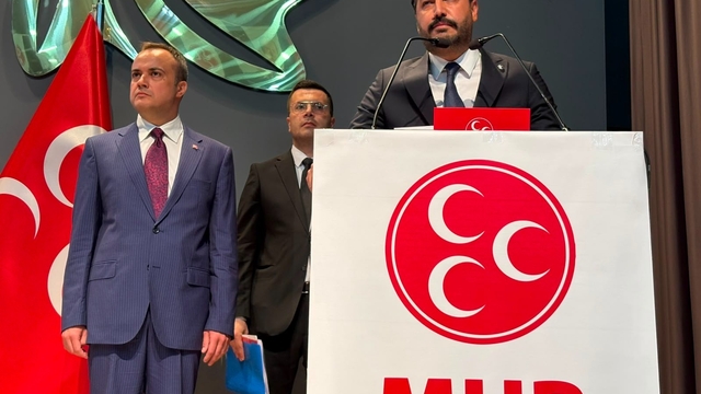 MHP'li Cihangiroğlu, eski başkan Alıcık'ı işaret etti
Cihangiroğlu: "Bizim yolumuz şahsi hesaplar değildir"