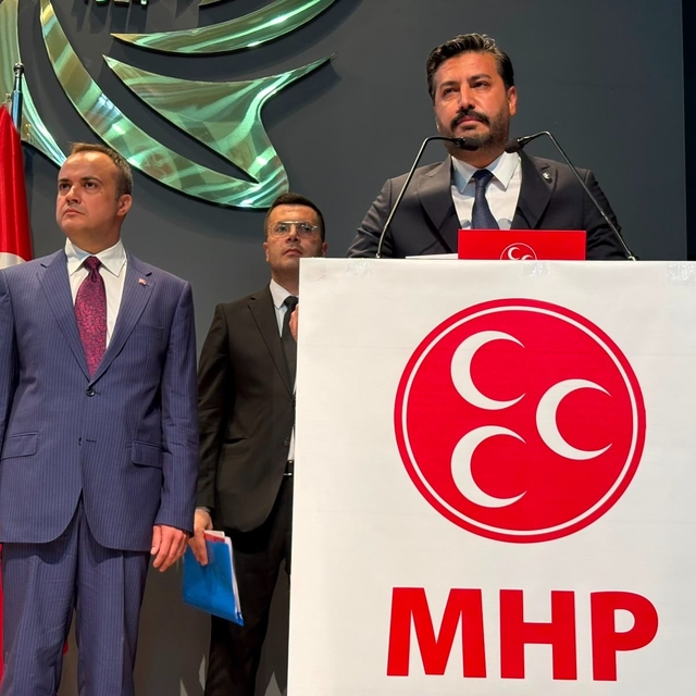 MHP'li Cihangiroğlu, eski başkan Alıcık'ı işaret etti
Cihangiroğlu: "Bizim...