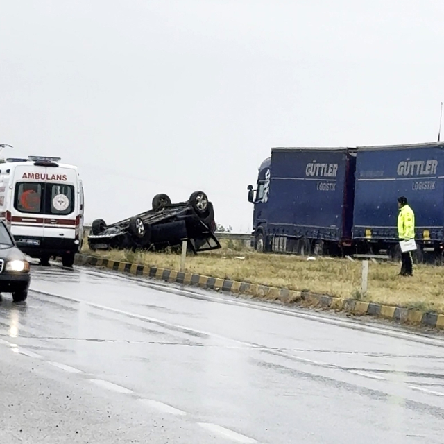 Tosya'da otomobil takla attı: 2 yaralı