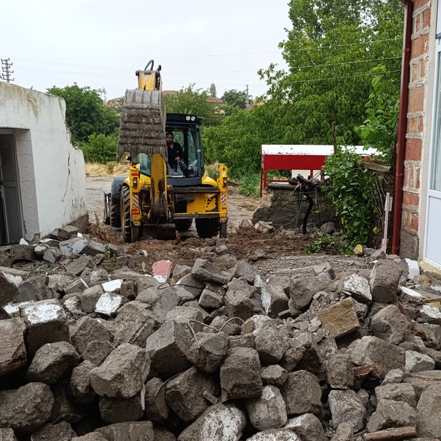 Kırıkkale'de fırtına cami minaresini yıktı