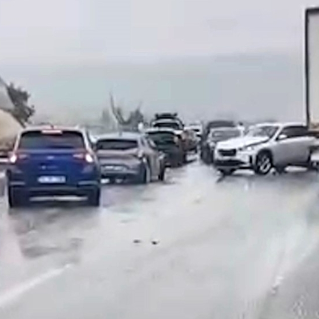 Kastamonu'da zincirleme trafik kazası kamerada
