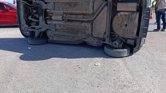 Diyarbakır'da iki otomobil çarpıştı: 3 yaralı