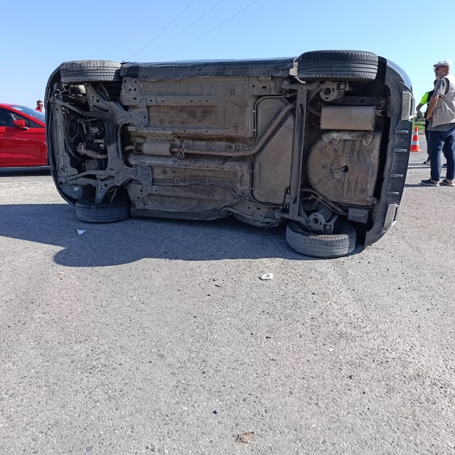 Diyarbakır'da iki otomobil çarpıştı: 3 yaralı
