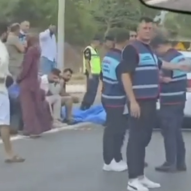 İzmir'de iki otomobil çarpıştı: 1 ölü, 5 yaralı