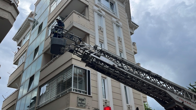 Alanya'da apartman dairesinin mutfağında çıkan yangın korkuttu