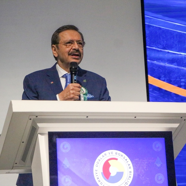 Hisarcıklıoğlu: Üretim yapmaya devam eden her kardeşim madalya almaya hak e...