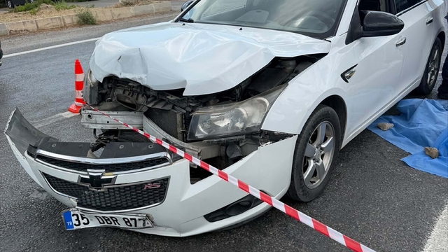İzmir'de iki araç çarpıştı: 1 ölü, 5 yaralı