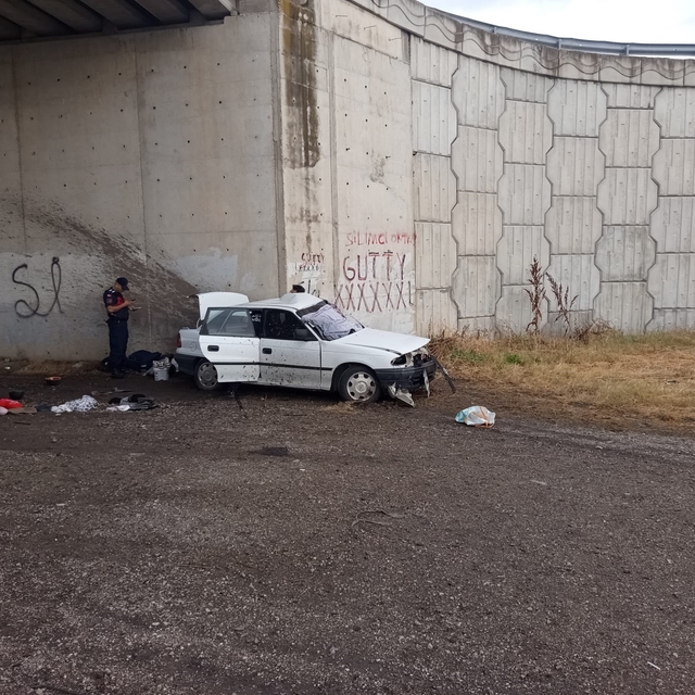 Bursa'da trafik kazası; 3 ölü 2 yaralı