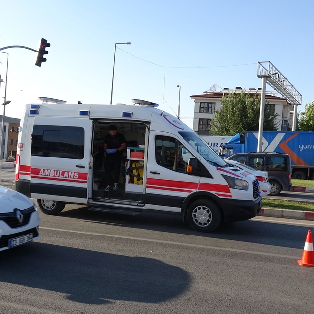Malatya'da 6 aracın karıştığı zincirleme kazada 4 kişi yaralandı