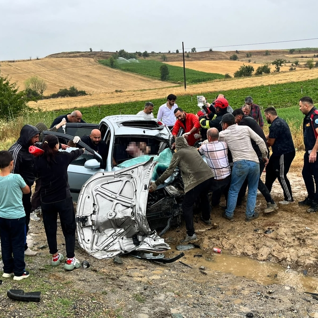 Kastamonu'da üç araç çarpıştı: 1 ölü, 5 yaralı