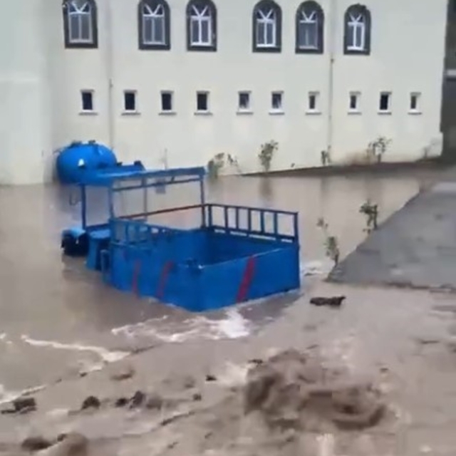 Kastamonu'da metrekareye 130 kilogram yağış düşen ilçede su baskınları yaşa...