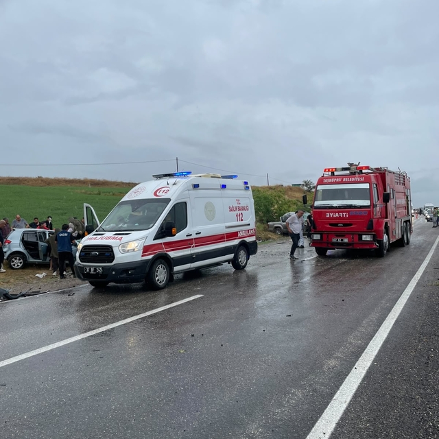 Kastamonu'da 3 aracın karıştığı kazada 1 kişi öldü, 6 kişi yaralandı