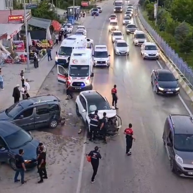 Van'da zincirleme trafik kazası: 1 yaralı