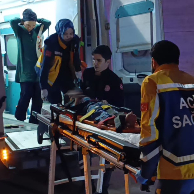 Bursa'da 2'nci kat pencereden düşen  çocuk ağır yaralandı
