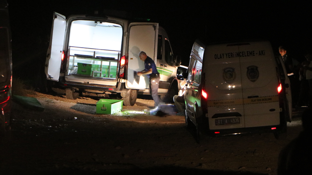 Adana'da seyir tepesinde silahlı saldırı: 1'i kadın 3 ölü