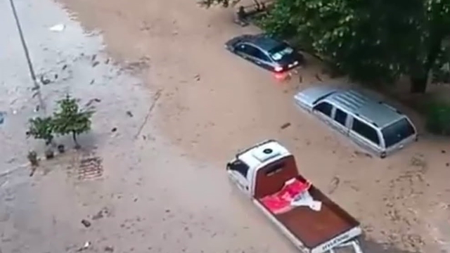 Kastamonu'yu sel vurdu: İş yerleri, evler ve araçlar su altında kaldı