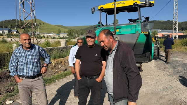 Hamamlı köyü sıcak asfaltla buluşuyor: Sarıkamış'ta ulaşım konforu artıyor