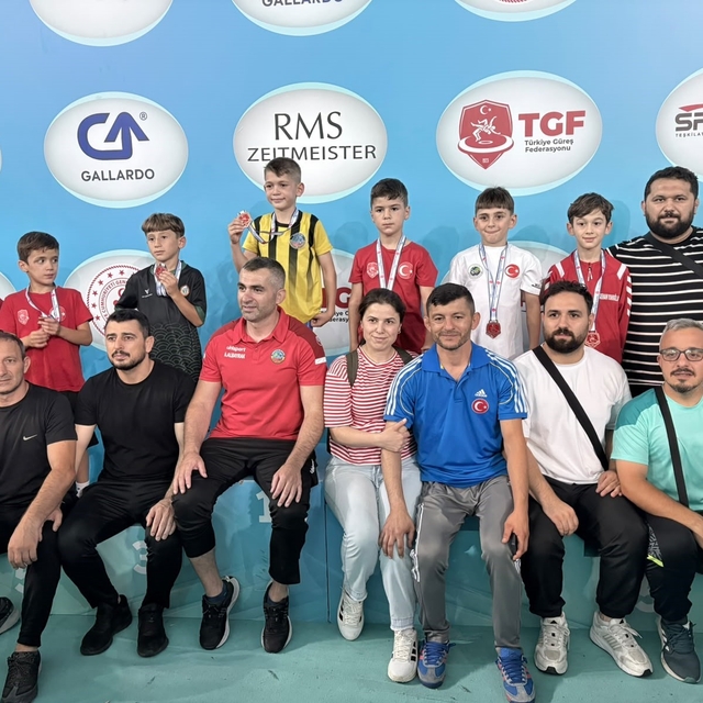 Minik pehlivan Ertuğrul Alp Tekin'den Türkiye Şampiyonası'nda çifte madalya