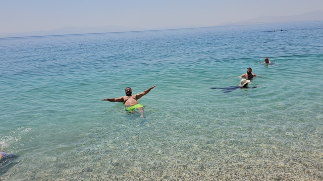 Adilcevaz'da plajlar Ege'yi aratmıyor
