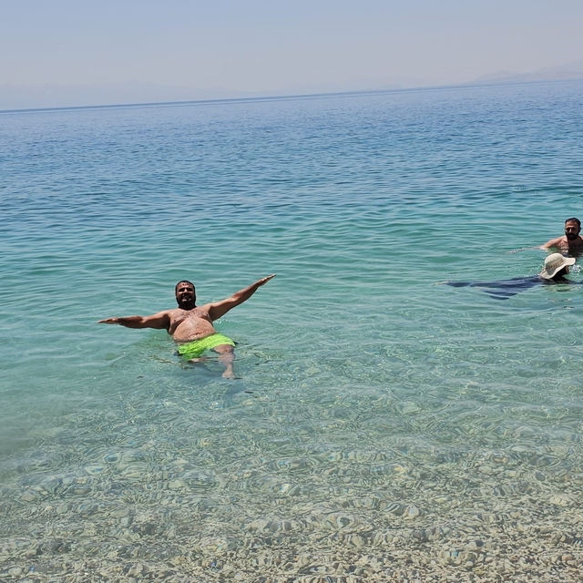 Adilcevaz'da plajlar Ege'yi aratmıyor