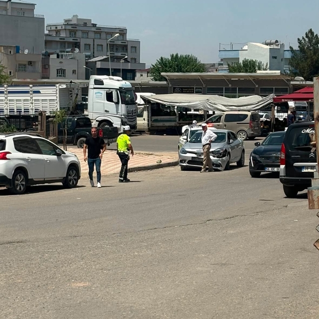 Kurtalan'da maddi hasarlı trafik kazası