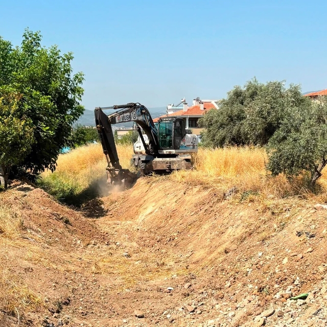 MUSKİ'den Yatağan'da dere temizliği