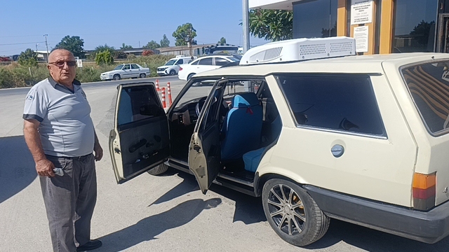 Sıcaktan bunaldı, 1988 model Kartal'a otobüs kliması taktırdı
"Sıcakta bunalan sürücüler daha fazla kaza yapabiliyor"
Otobüs tipi klima sayesinde otomobilin içi kısa sürede buz gibi oluyor
