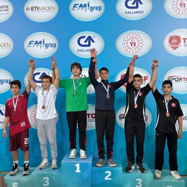 Ahmet Savaş Türkiye 3'üncüsü, Ahmet Efe Aykol ise Türkiye 5'incisi oldu