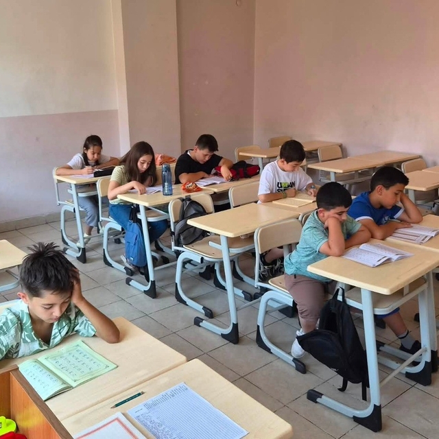 Eskişehir'de gençler yaz okulunda hem eğleniyor hem öğreniyor