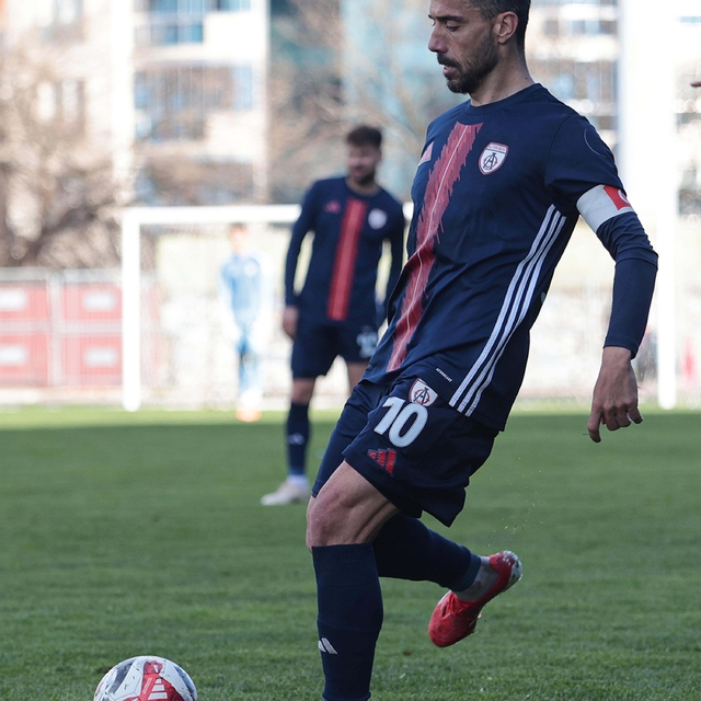 Yılmaz Özeren futbolu bıraktı
