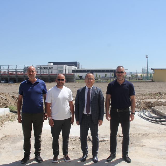 Sivas'a modern futbol sahası