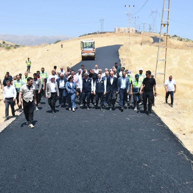 Şırnak'ta köy yollarında asfalt seferberliği: 2026'da 150 kilometrelik yol...