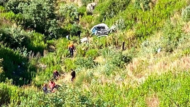 Antalya'da kamyonet, uçuruma yuvarlandı; aynı aileden 5 kişi öldü, 2 yaralı