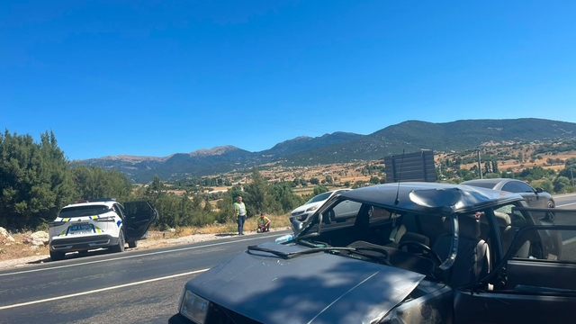 Seydikemer'de otomobil ile motosiklet çarpıştı: 1 ölü, 2 yaralı