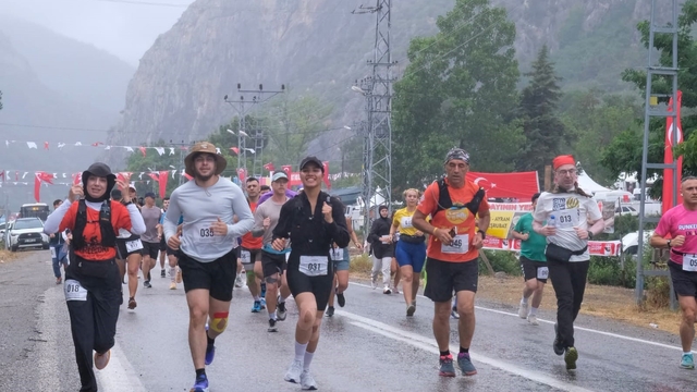 Kapıkayafest'te 21 kilometrelik dağ koşusunda nefes kesen mücadele
