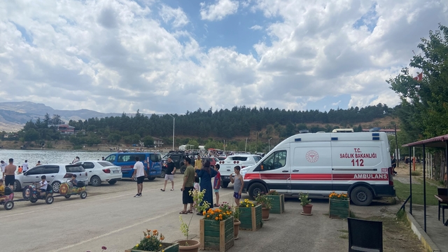 Elazığ'da batan kayıktaki 7 kişi kurtarıldı