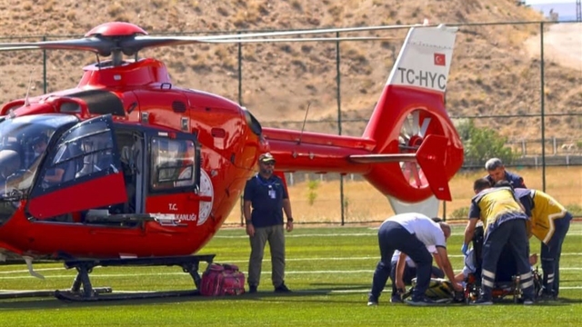 Malatya'da kalp krizi geçiren hasta hava ambulansıyla hastaneye sevk edildi
