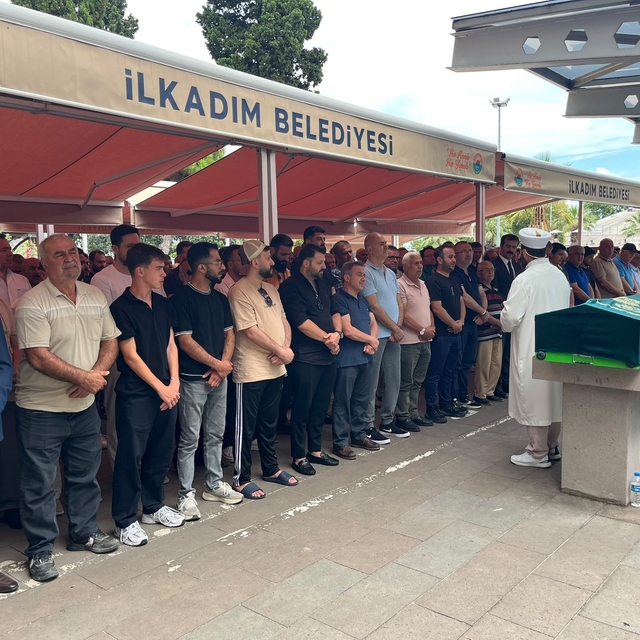 Samsun'un "Çaydanlıkçı Zeki"si son yolculuğuna uğurlandı