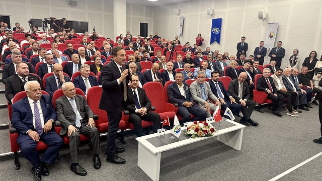 Keskinkılıç: "Karabük'ün rotası dünya olacak"
"Karabük'ü Karadeniz'e değil, dünyaya bağlayacağız"
Filyos Limanı ve Kalkınma Yolu vurgusu: "Karabük lojistik üssü olacak"