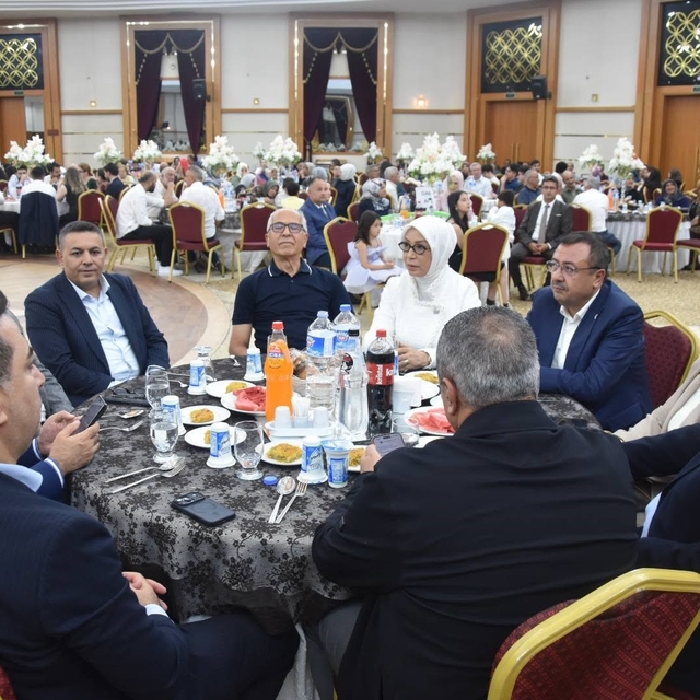 Malatya protokolünü buluşturan düğün