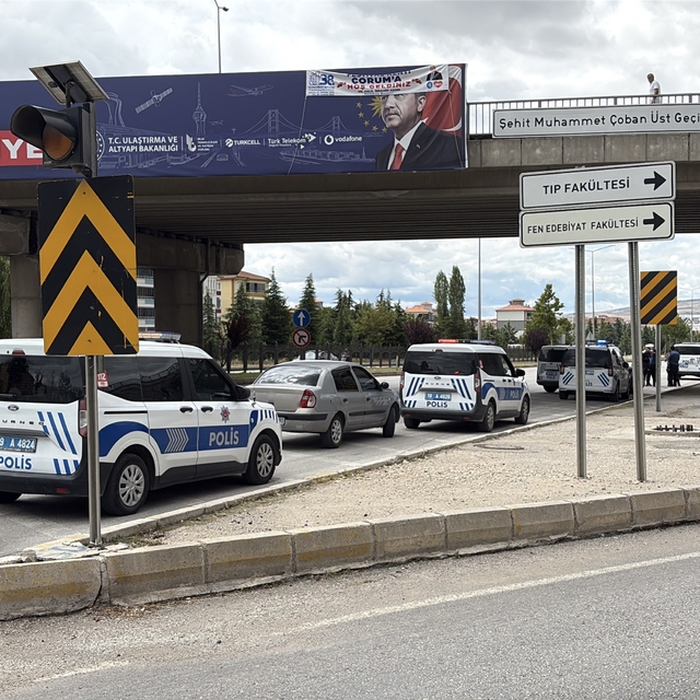 Çorum'da üst geçitten atlayan kadın yaralandı