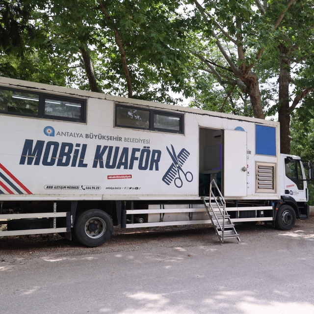 Antalya'da mobil kuaför tırı yaylalarda hizmet veriyor