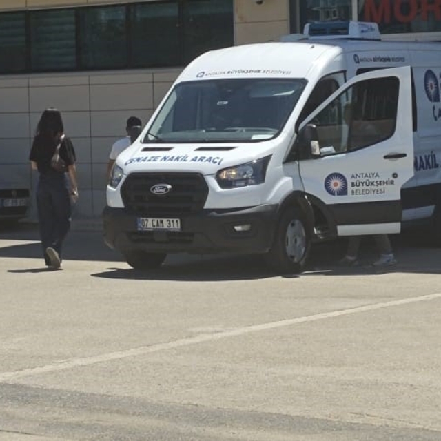 Genç kadını tabancayla vurarak öldürüp, ardından intihar etti