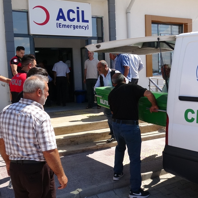 Malatya'da bahçesinde başından vurulmuş halde bulunan adam hayatını kaybett...