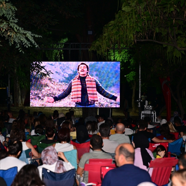 Manisa'da Açık Hava Sinema Geceleri nostalji rüzgarı estiriyor