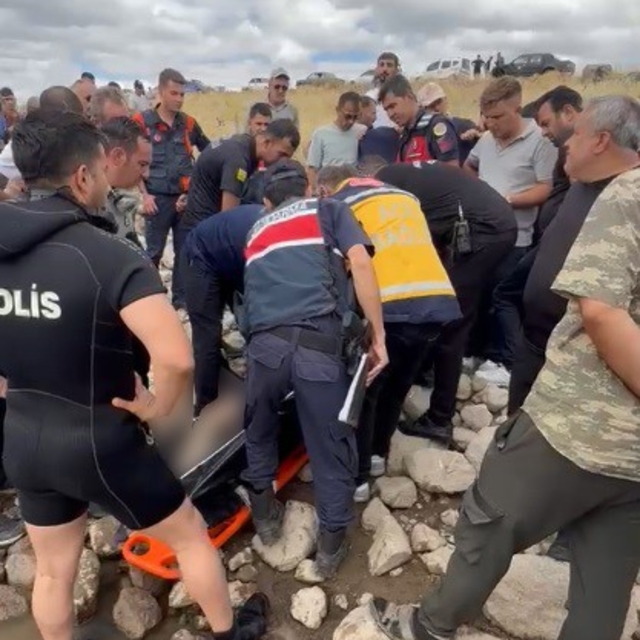 Oltasını düşürdüğü gölette boğularak hayatını kaybetti